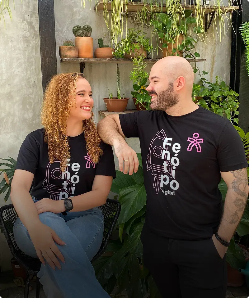 Imagem da equipe da Fenótipo Digital esperando o seu contato para criar o seu site profissional
